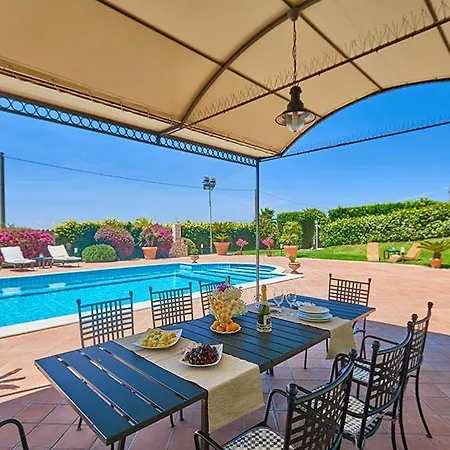 Dinira Villa *