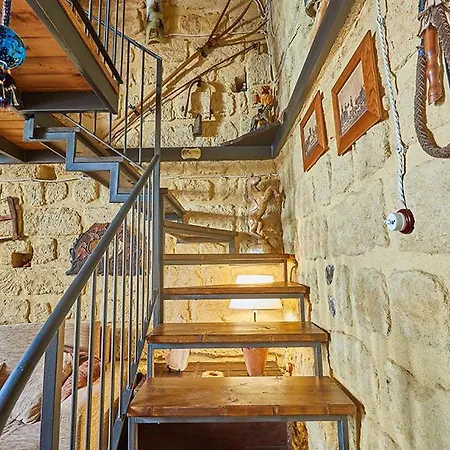 Dinira Villa *