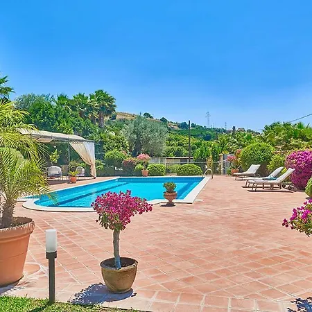 Dinira Villa *